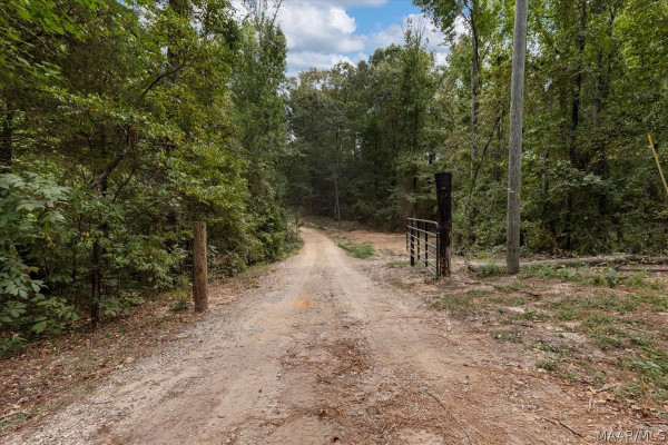 162 County Rd 20 . E