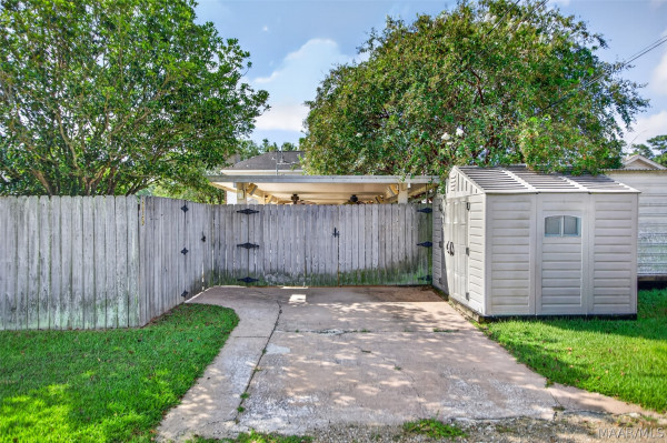 3825 Cedar Avenue