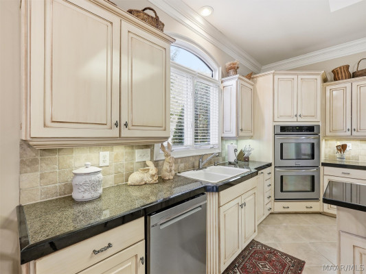 6108 Henley Hedge Court