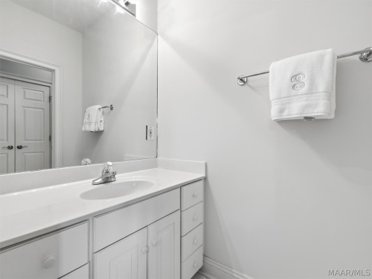 6108 Henley Hedge Court
