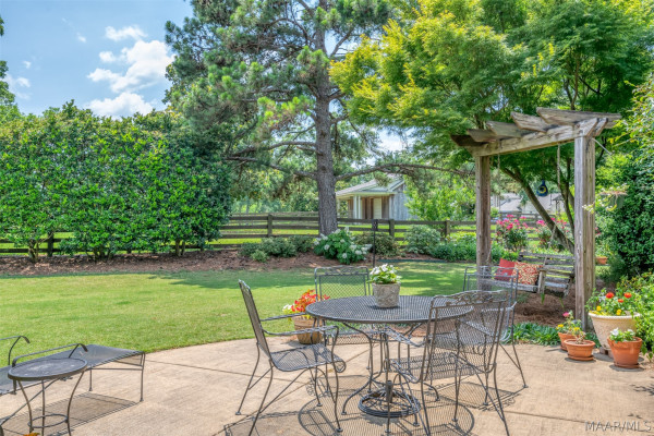 6108 Henley Hedge Court
