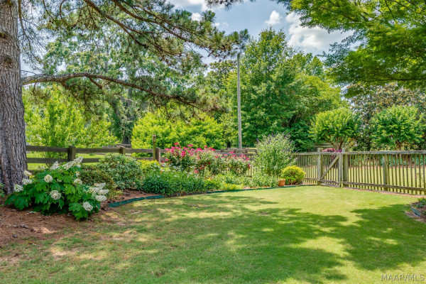 6108 Henley Hedge Court