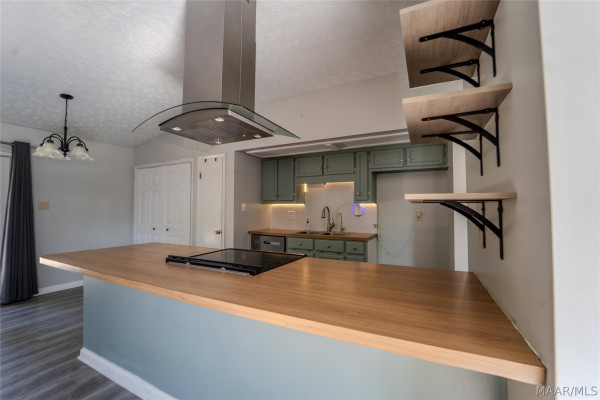 53 Meadowood Drive