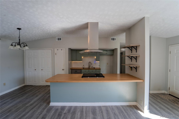 53 Meadowood Drive