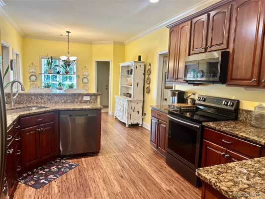 31 Creekside Drive