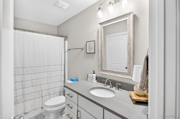 9896 Bluestone Circle