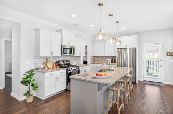 9896 Bluestone Circle