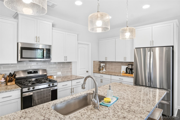 9896 Bluestone Circle