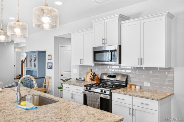 9896 Bluestone Circle