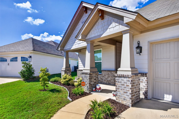 9896 Bluestone Circle