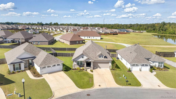 9896 Bluestone Circle