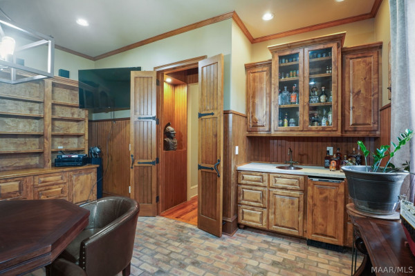 7532 Lakeridge Drive