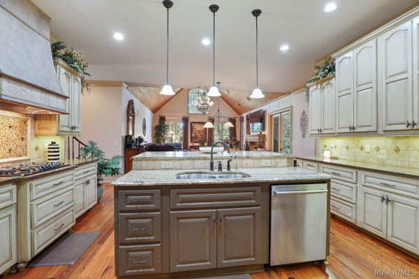 7532 Lakeridge Drive