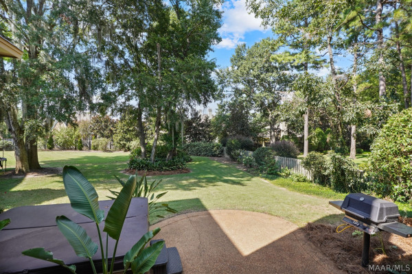 7532 Lakeridge Drive