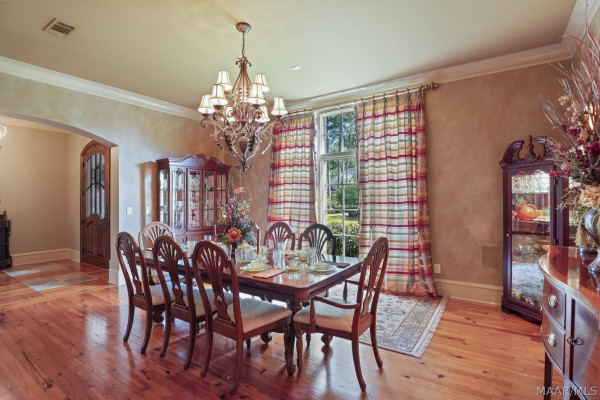 7532 Lakeridge Drive