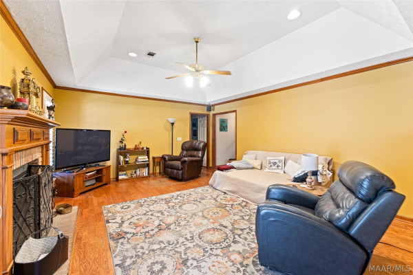 233 DEERWOOD Drive