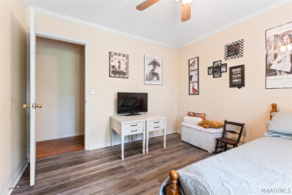 233 DEERWOOD Drive
