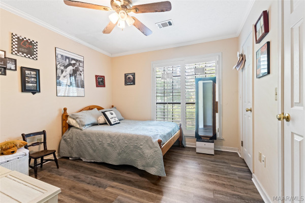 233 DEERWOOD Drive
