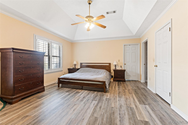 233 DEERWOOD Drive