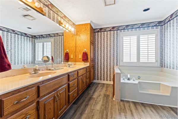 233 DEERWOOD Drive