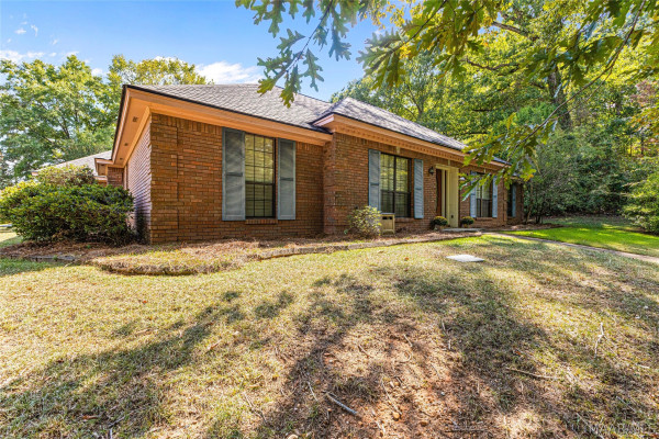 233 DEERWOOD Drive