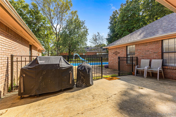 233 DEERWOOD Drive