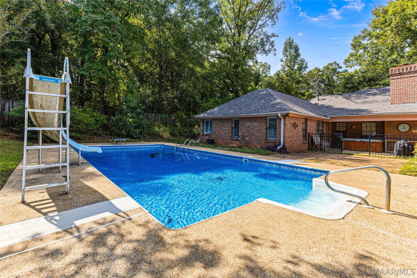 233 DEERWOOD Drive