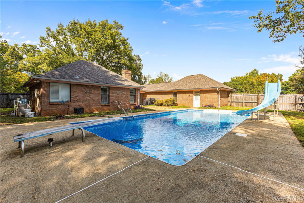 233 DEERWOOD Drive