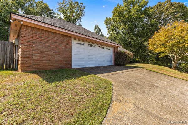 233 DEERWOOD Drive