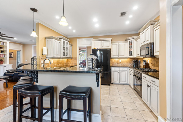 8412 Rockbridge Circle