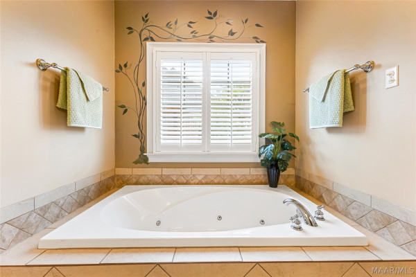 8412 Rockbridge Circle