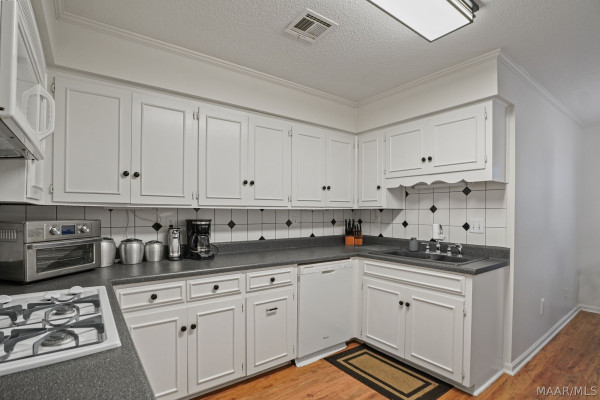 166 LEDYARD Drive