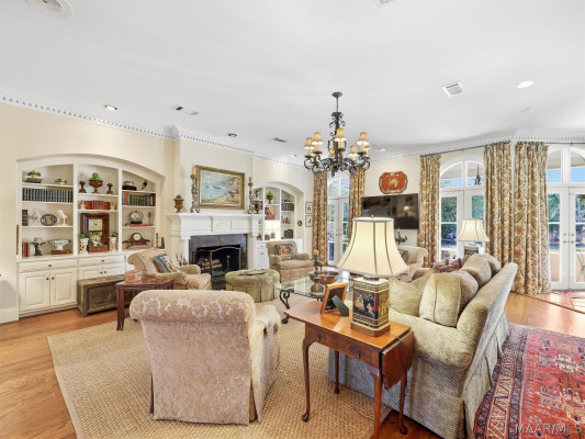 3201 Colline Close