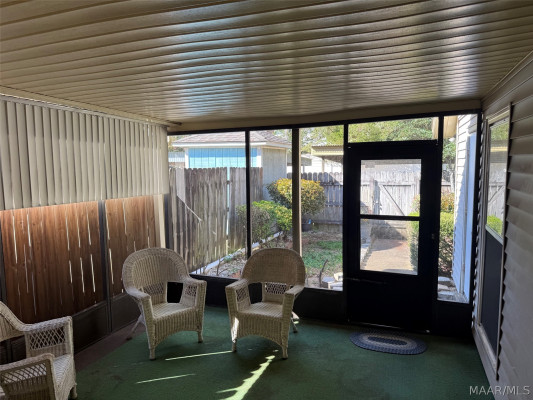537 COLISEUM Boulevard