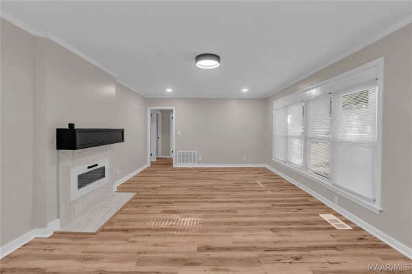 2009 Commodore Street