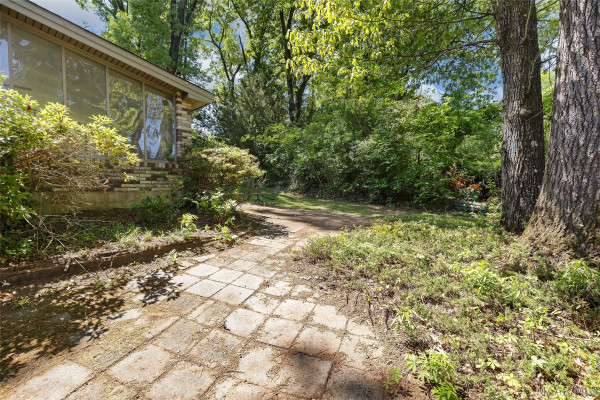 1237 Woodhill Court