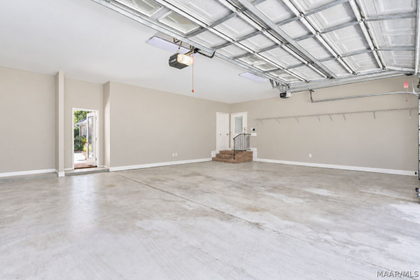 5660 Woodside Circle
