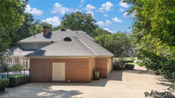5660 Woodside Circle