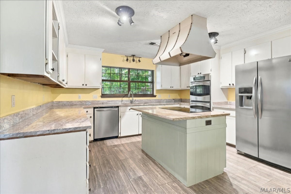 2240 Trotters Trail