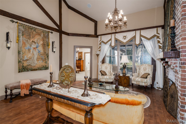 3404 OAK GROVE Circle