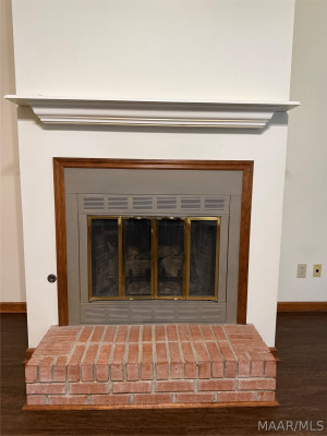 900 Lakeview Court