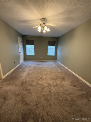 900 Lakeview Court