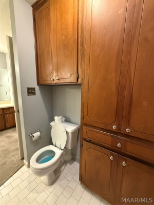 900 Lakeview Court