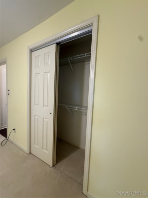 900 Lakeview Court