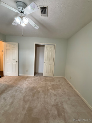 900 Lakeview Court