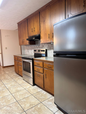 900 Lakeview Court