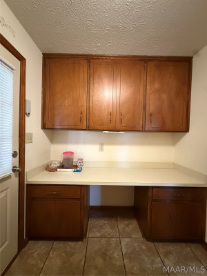 900 Lakeview Court