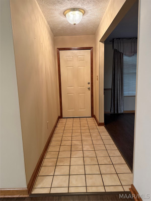900 Lakeview Court
