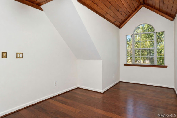 225 Mercer Road