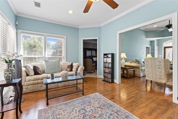 732 TOWNE LAKE Drive